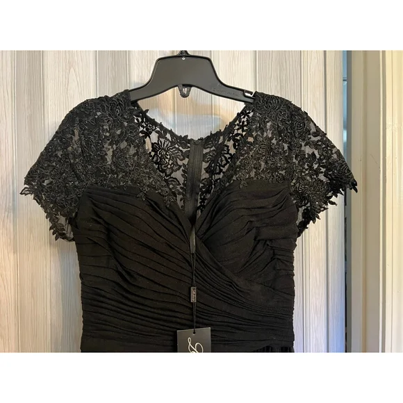 NWT La Femme Gown 29772 Floral
Embroidered Sheath Dress in Black Size 8 - Picture 5 of 11